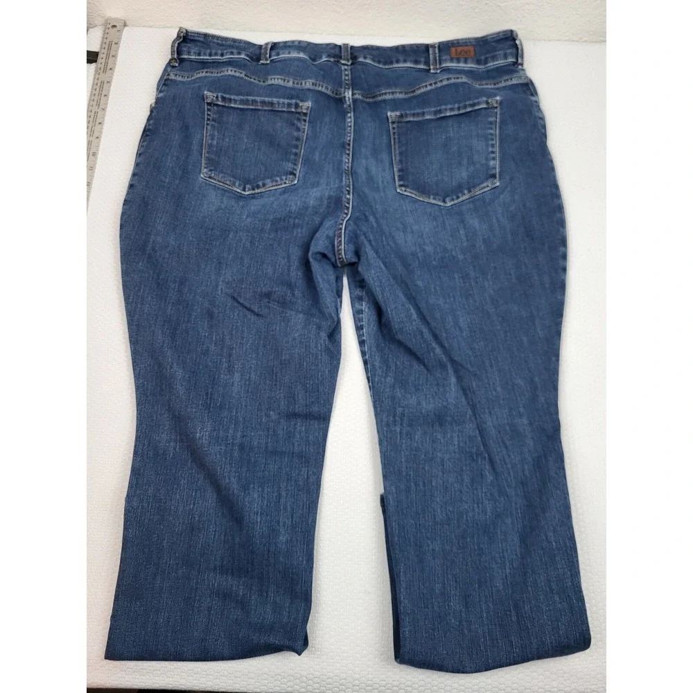 Lee Extreme Motion Jeans Womens 24 Medium Straight Leg High Rise Denim Whiskered